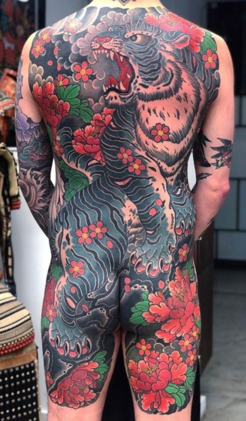 Hình xăm bít lưng yakuza cho nam