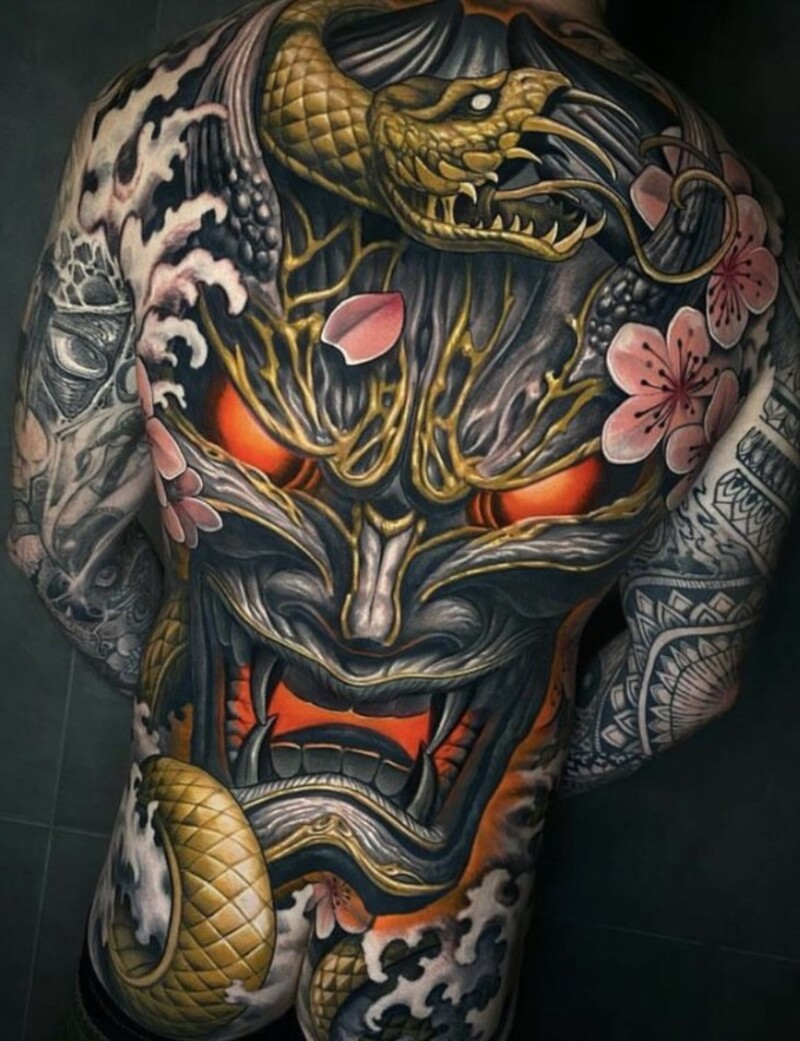 Hình xăm yakuza mặt quỷ kín lưng