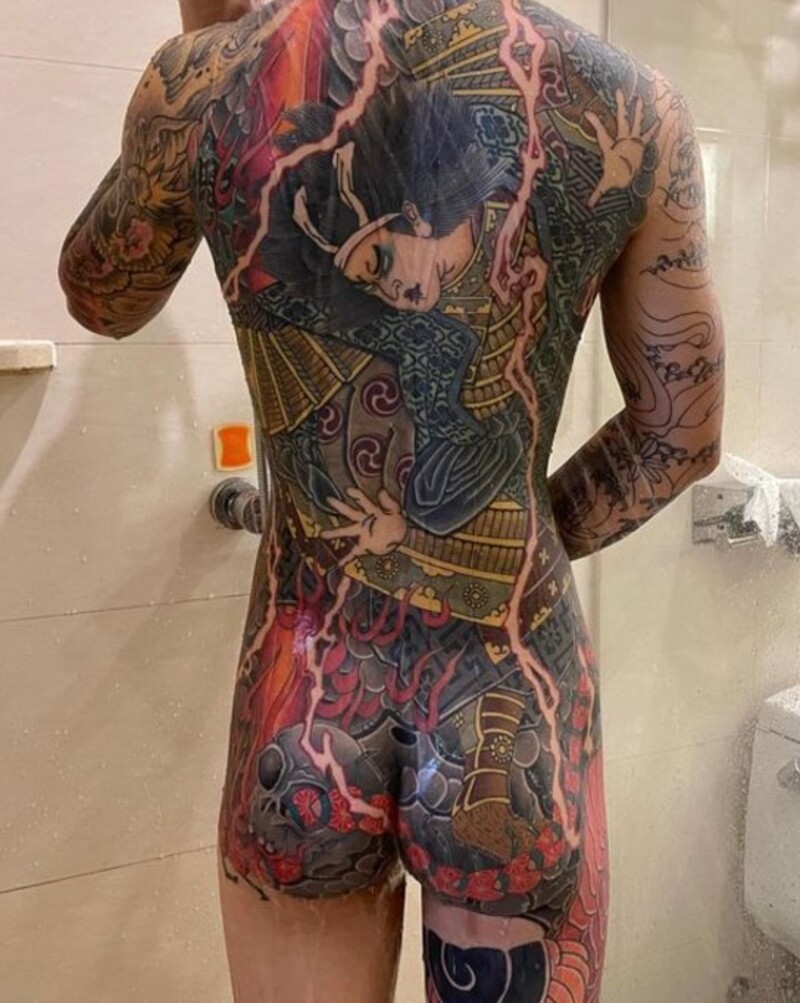 Yakuza tatoo cho nam