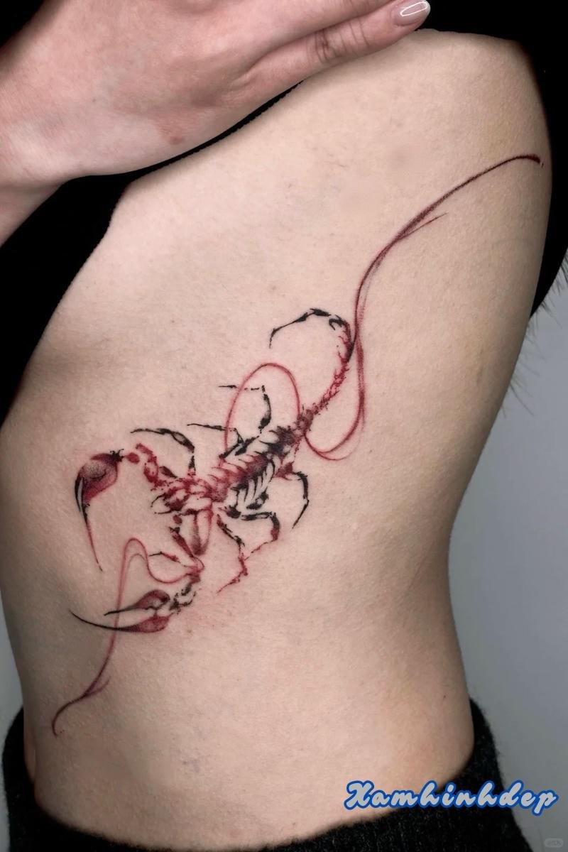 hình xăm bọ cạp độc đáo.