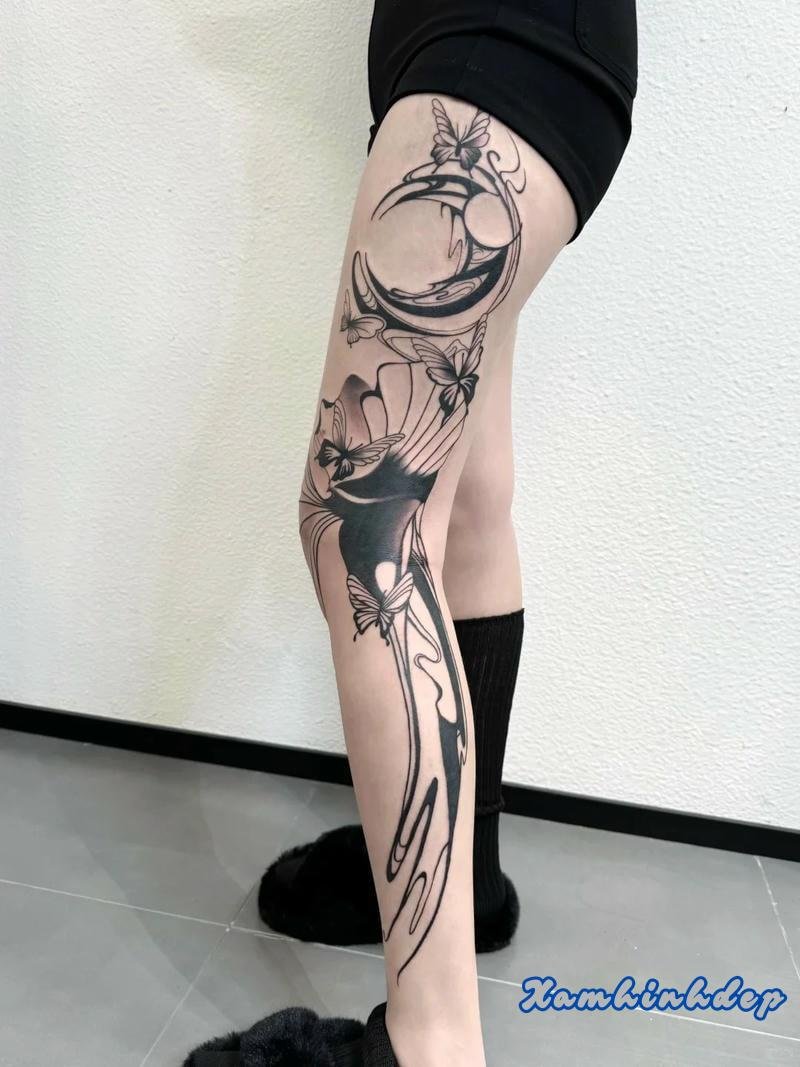hình xăm full chân nữ chủ đề thiên nhiên mềm mại.