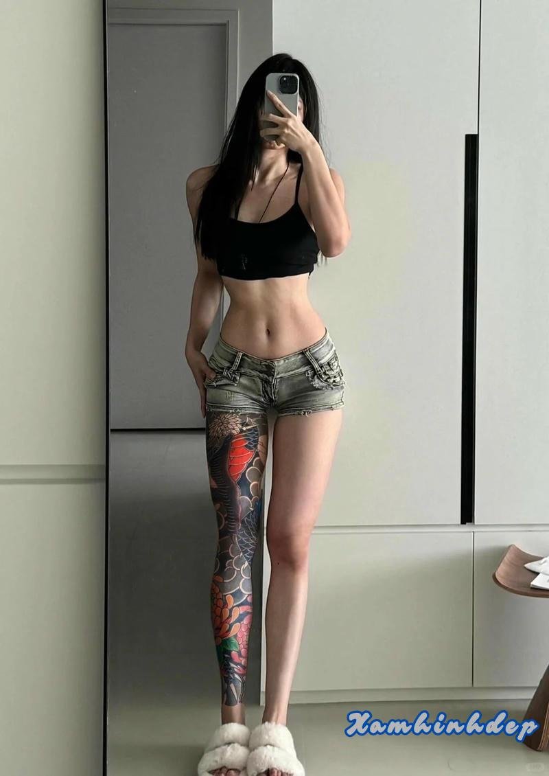 hình xăm full chân nữ nghệ thuật tinh xảo.