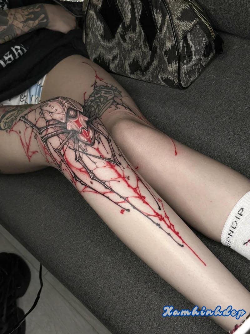 hình xăm full chân nữ phong cách tối giản.