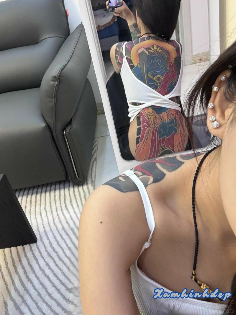 hình xăm full lưng nữ.