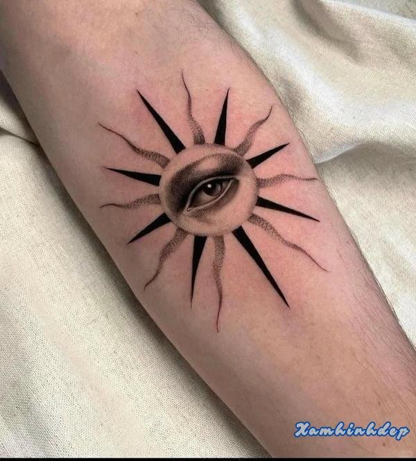 hình xăm mặt trời thu hút.
