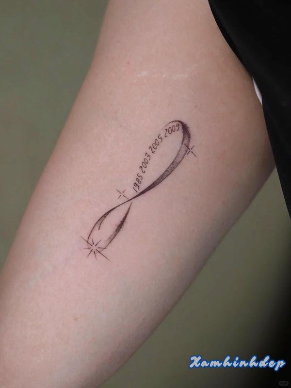 hình xăm vô cực thu hút.