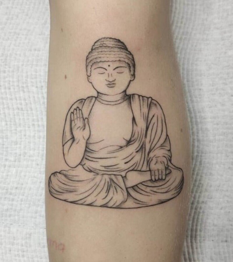 Hình xăm phật đang niệm kinh cho nữ