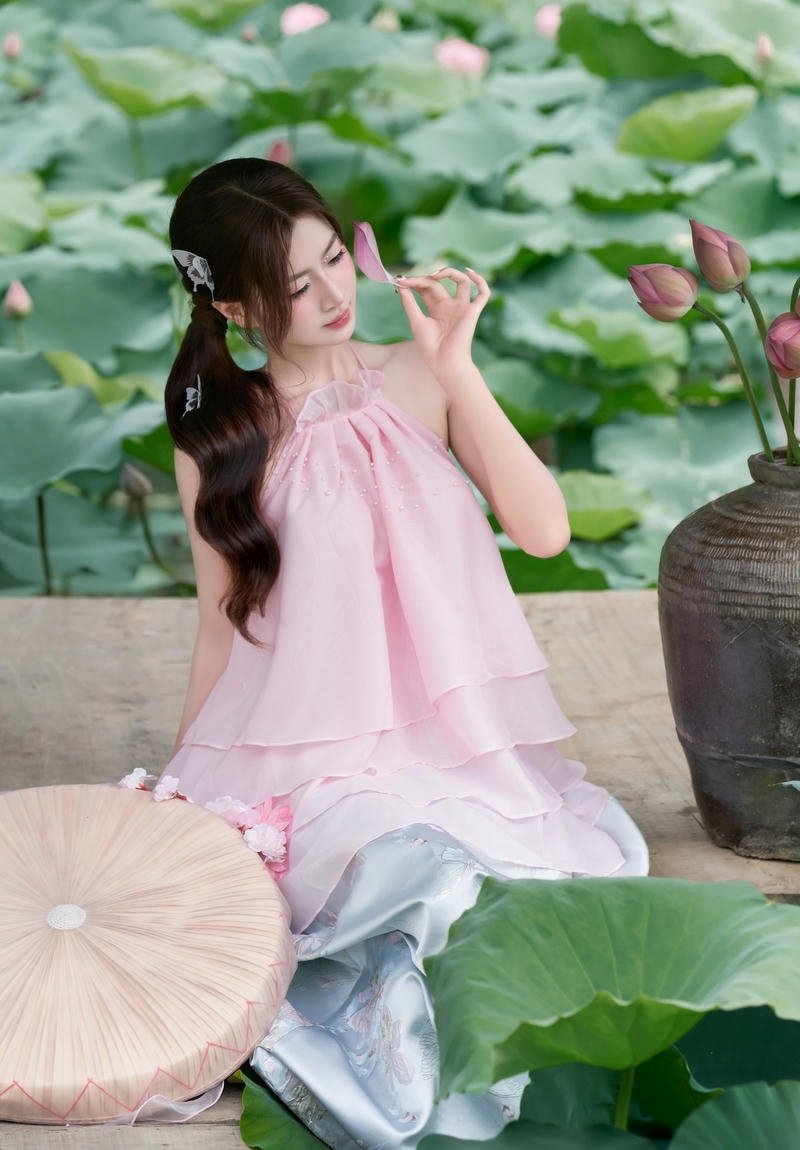 ảnh gái xinh mặc pinky cuốn hút
