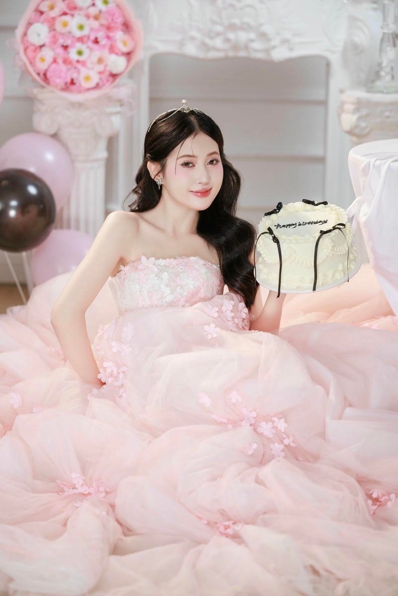 ảnh gái xinh mặc pinky cute