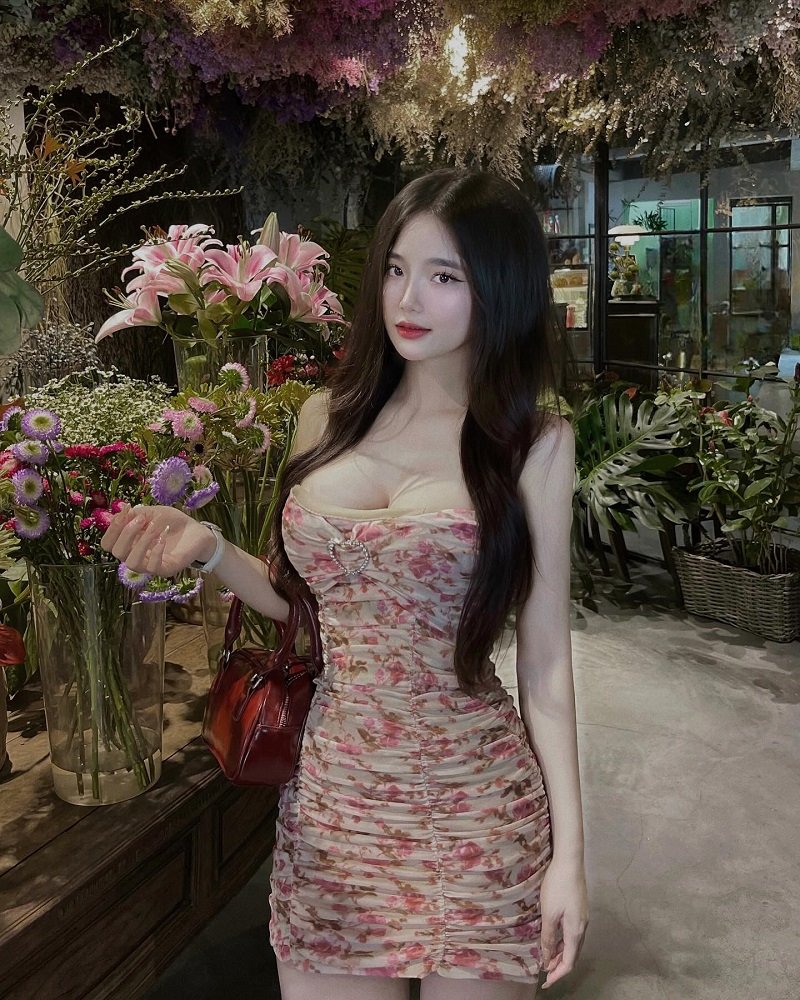 gái khoe vú 3