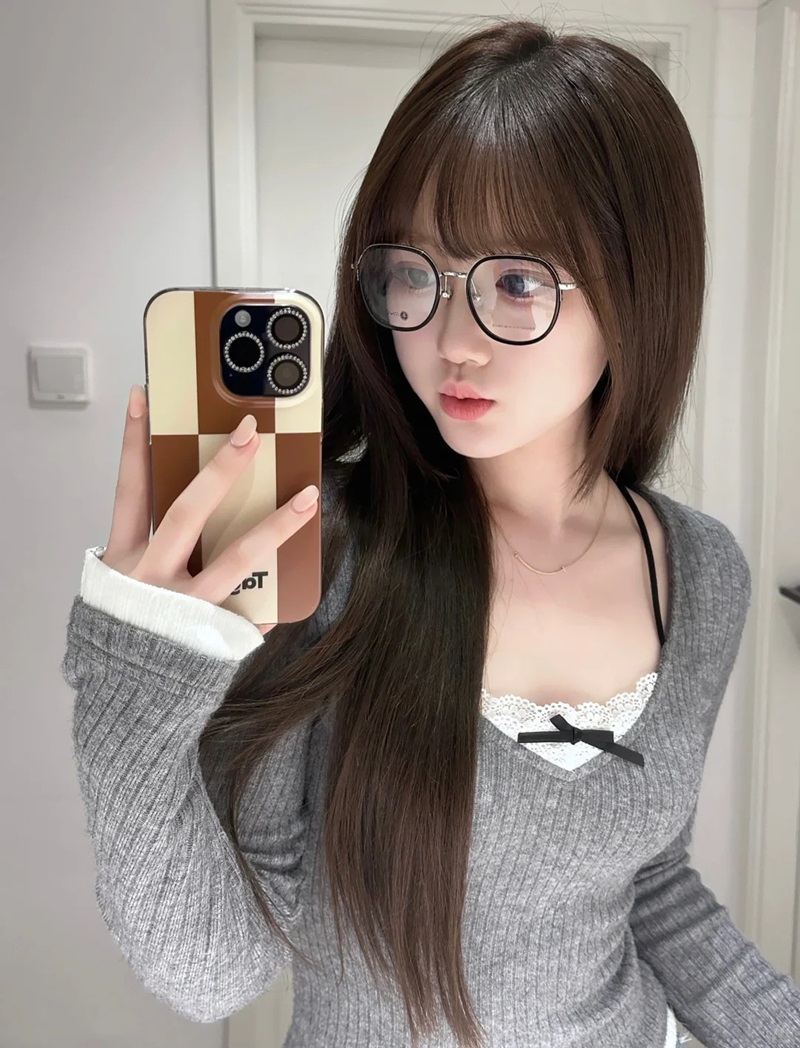 gái xinh cute đeo kính