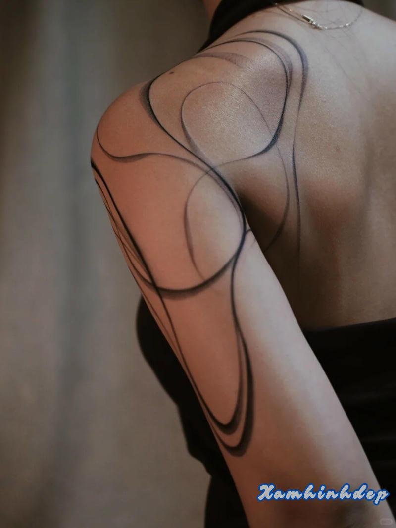 hình xăm 1 nét cá tính.