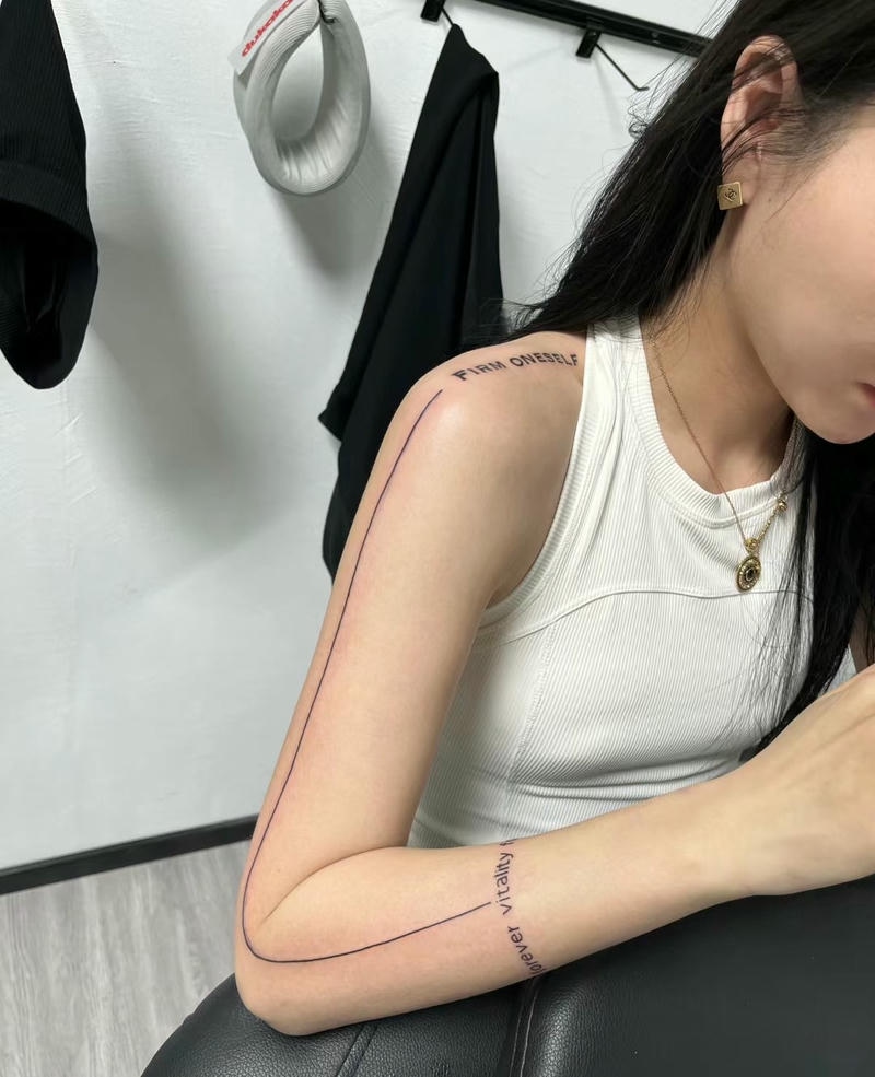 hình xăm 1 nét nữ