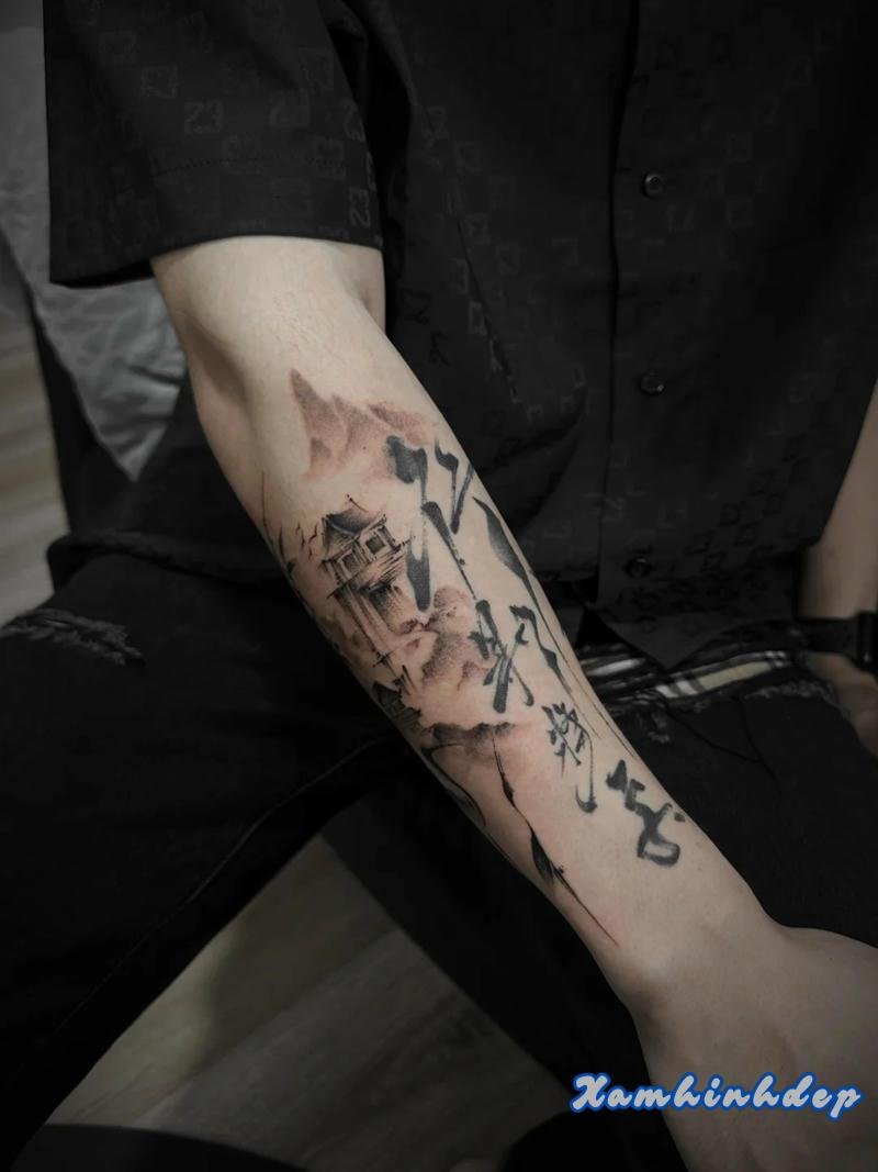 hình xăm bắp tay thu hút.