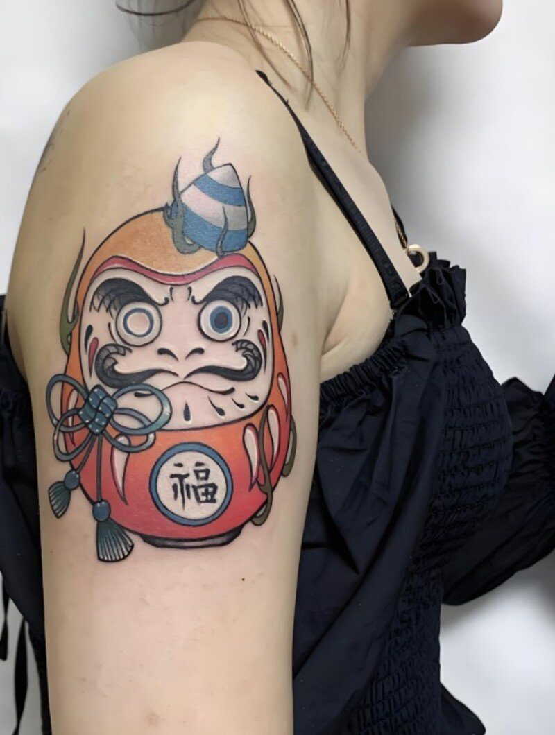 hình xăm búp bê daruma cho nữ