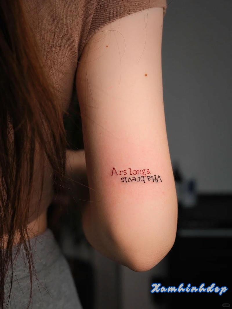 hình xăm chữ cho nữ đẹp đơn giản.