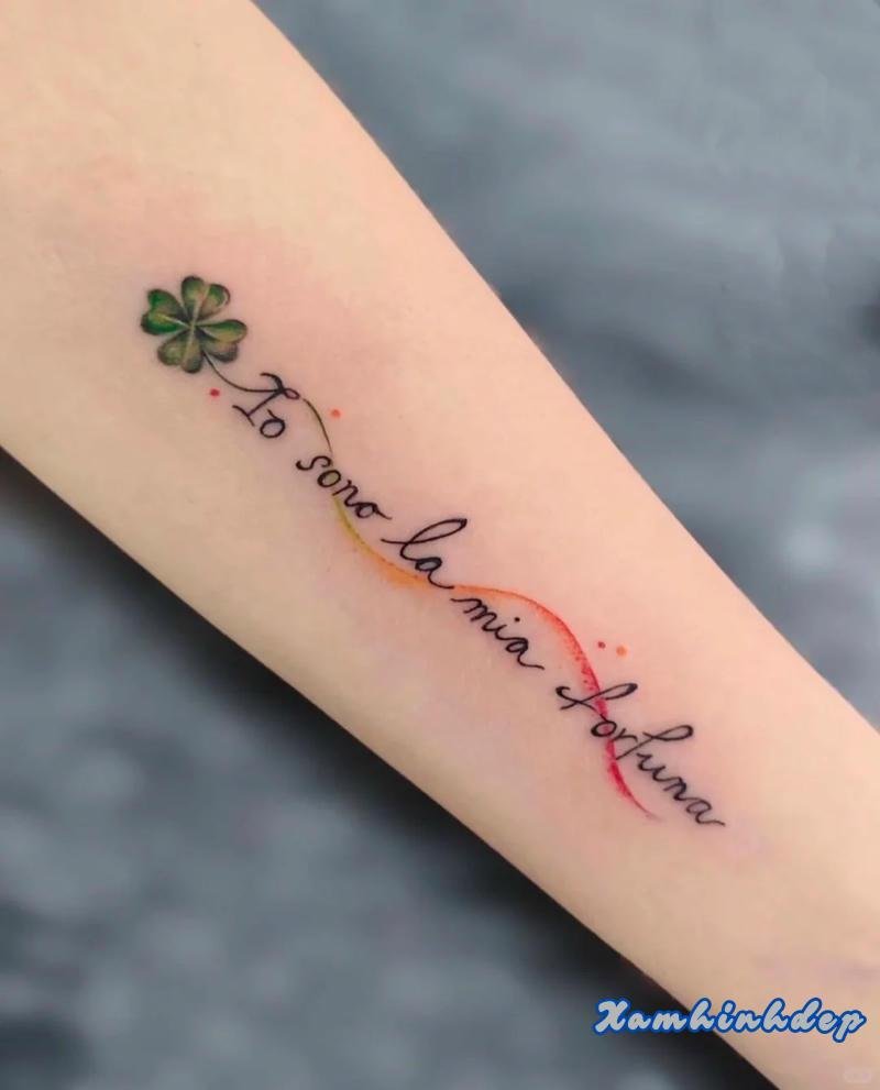 hình xăm chữ cho nữ kiểu dáng mềm mại.