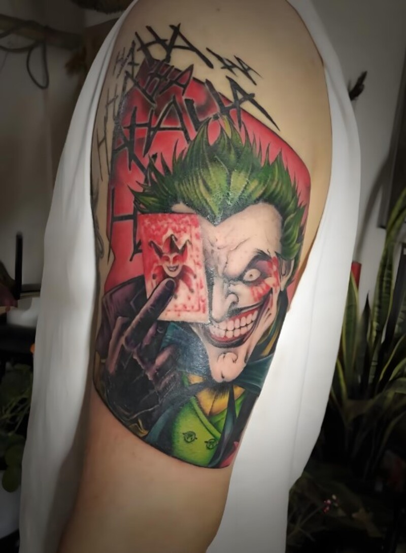hình xăm chữ haha của joker cho nam