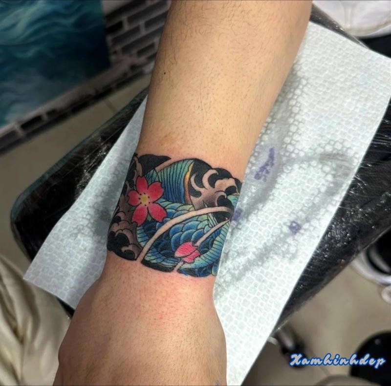 hình xăm cổ tay nam.