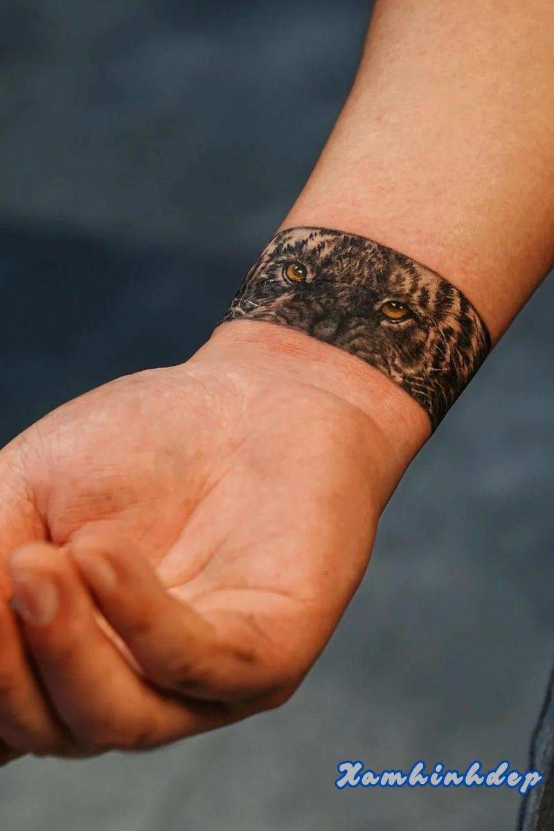 hình xăm cổ tay nghệ thuật.