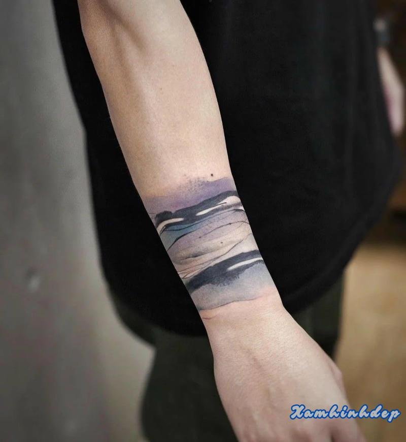 hình xăm cổ tay nổi bật.