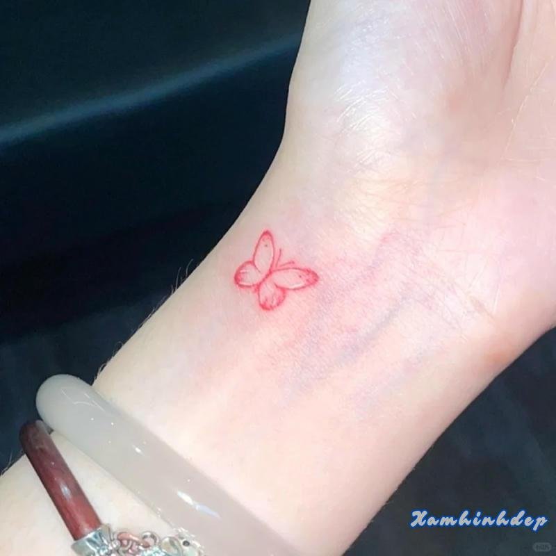 hình xăm cổ tay nữ mang nét đẹp mềm mại.
