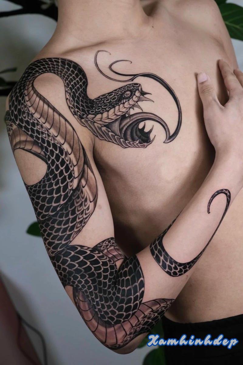 hình xăm con rắn cá tính.