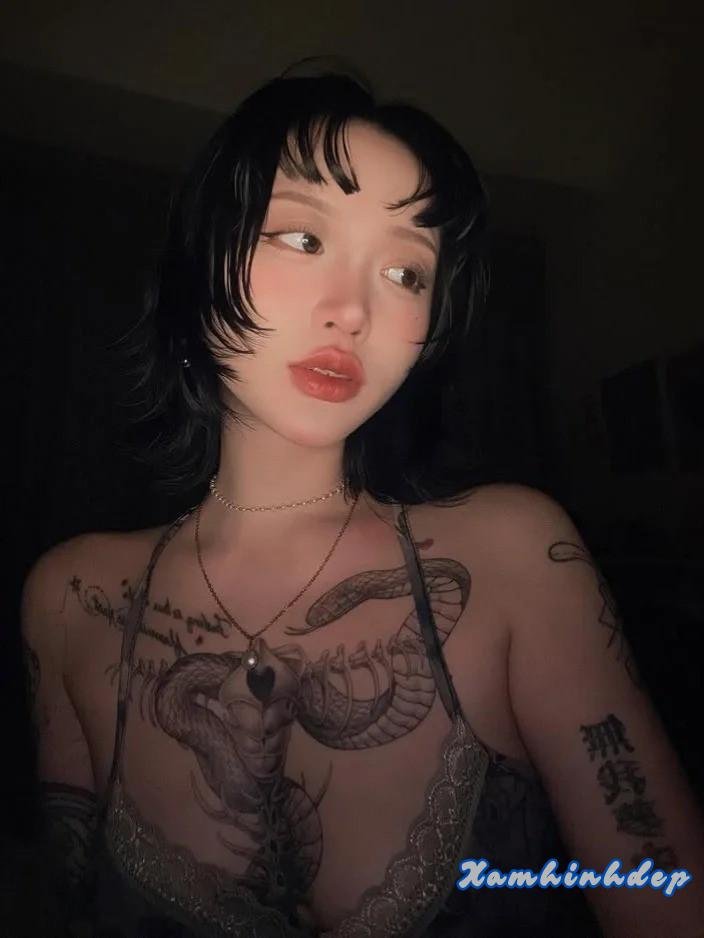 hình xăm con rắn nổi bật.