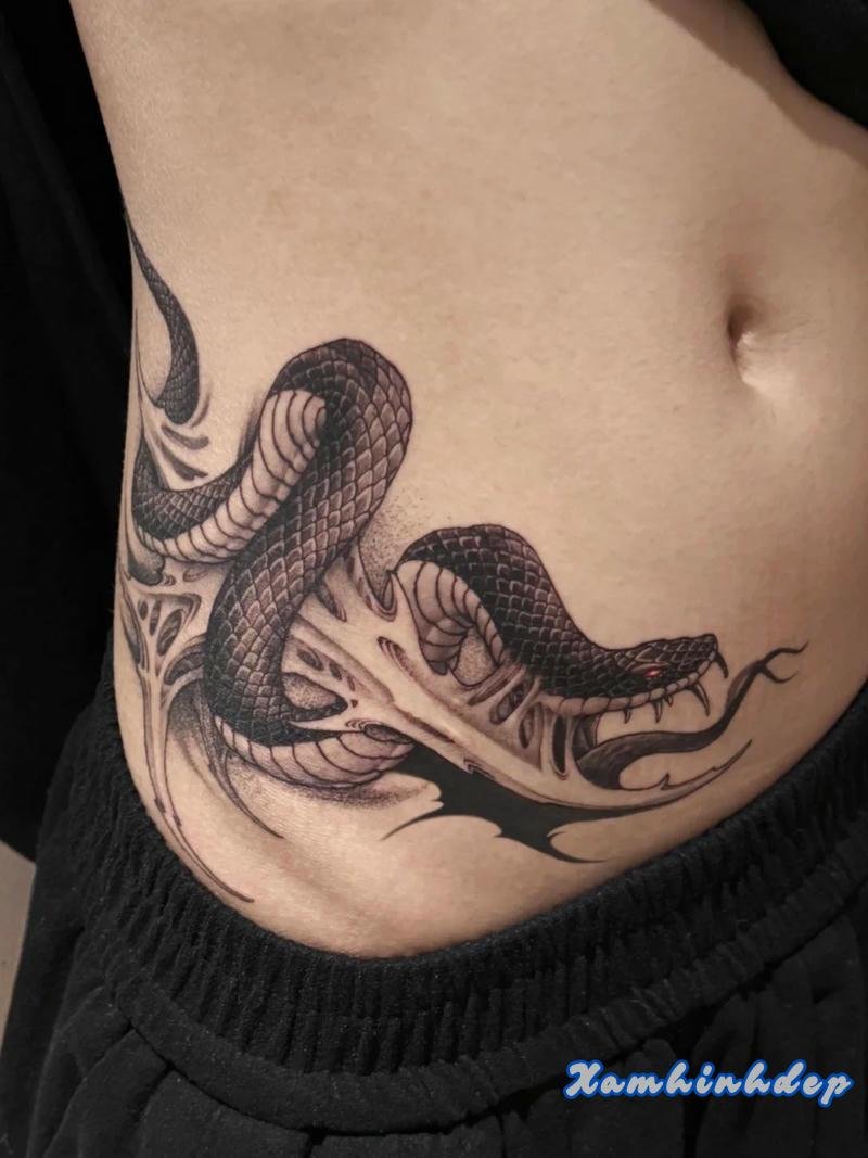 hình xăm con rắn tinh xảo.