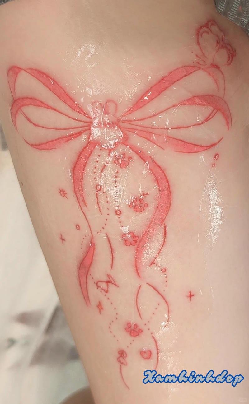 hình xăm cute cho nữ phong cách tối giản.