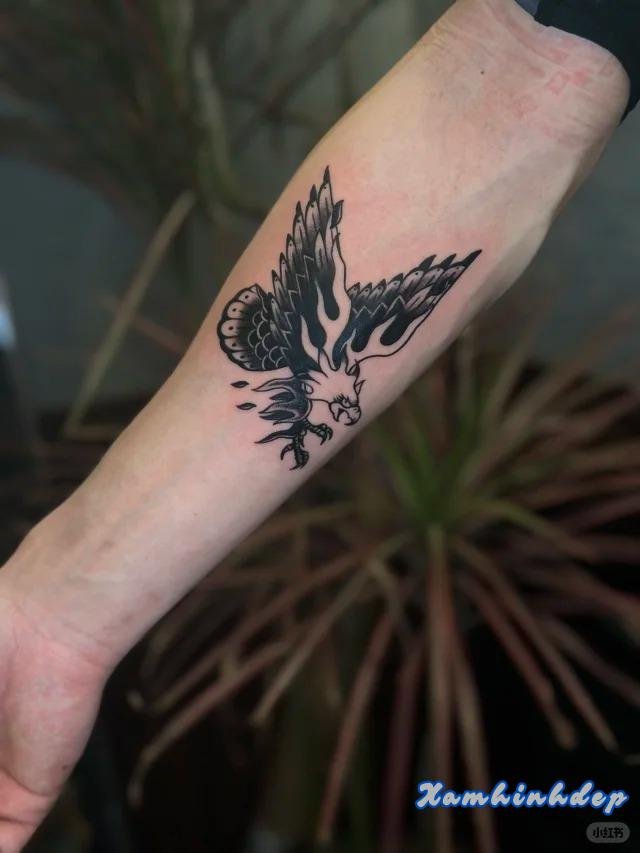 hình xăm đại bàng độc đáo.