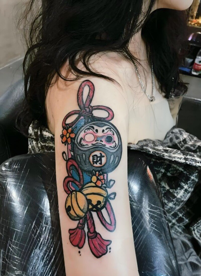 hình xăm daruma cho nữ