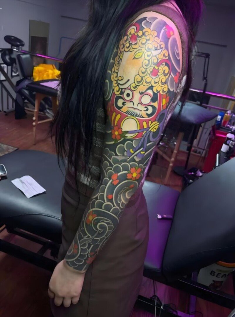 hình xăm daruma full tay cho nữ