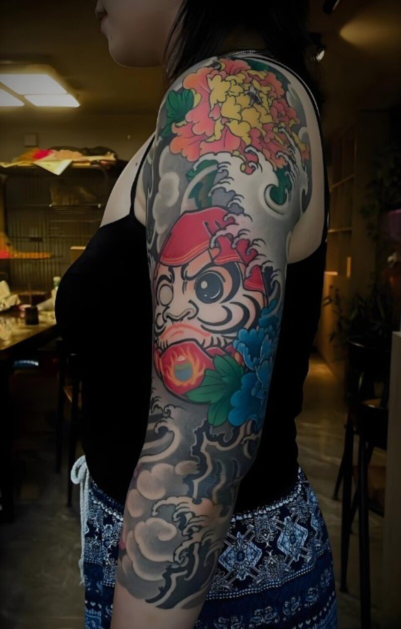 hình xăm daruma full tay nhật cổ cho nữ