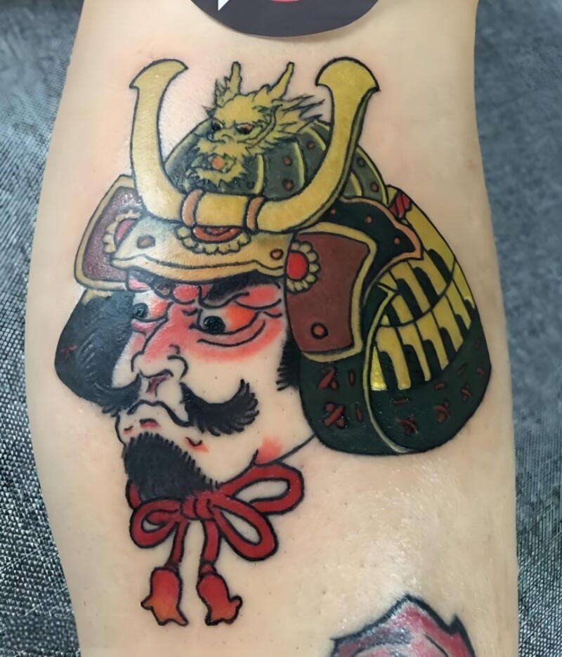 hình xăm đầu samurai nhật cho nam