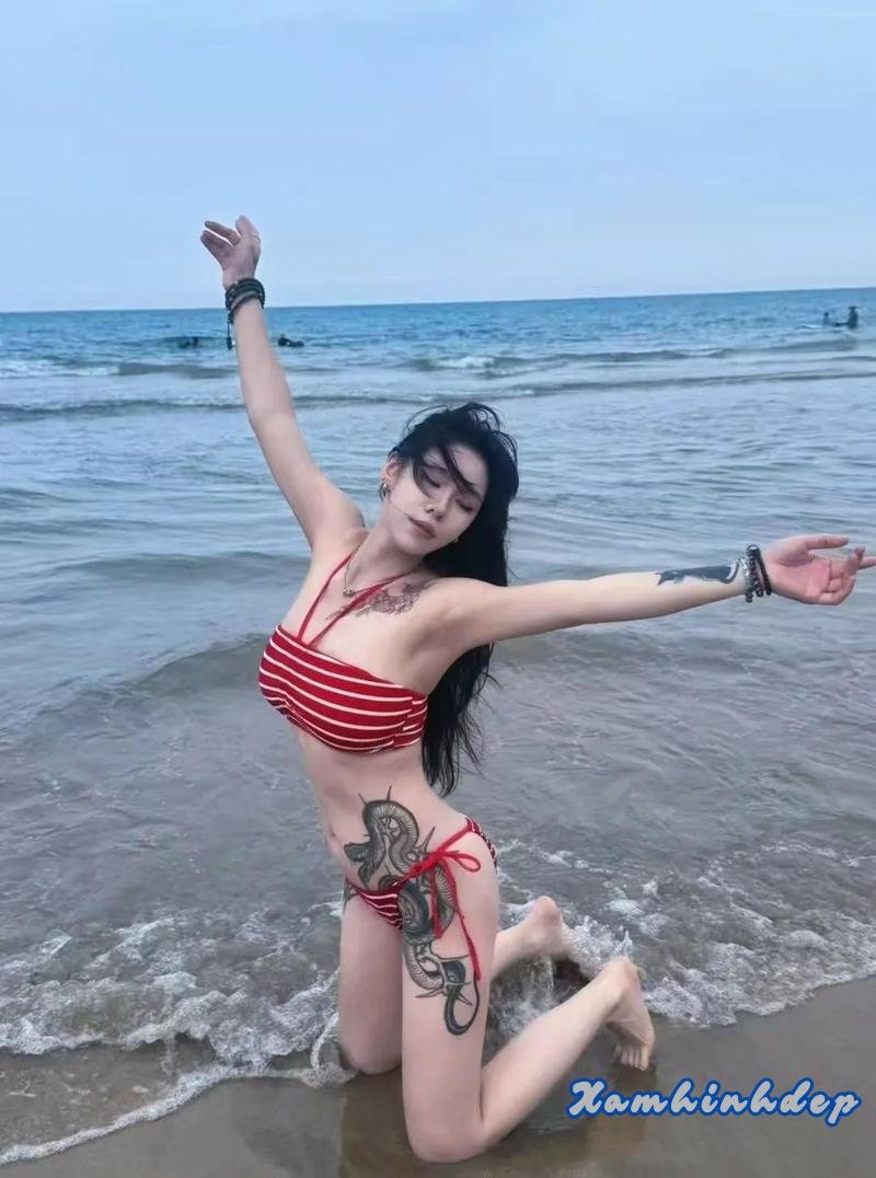 hình xăm đùi đẹp tinh xảo.