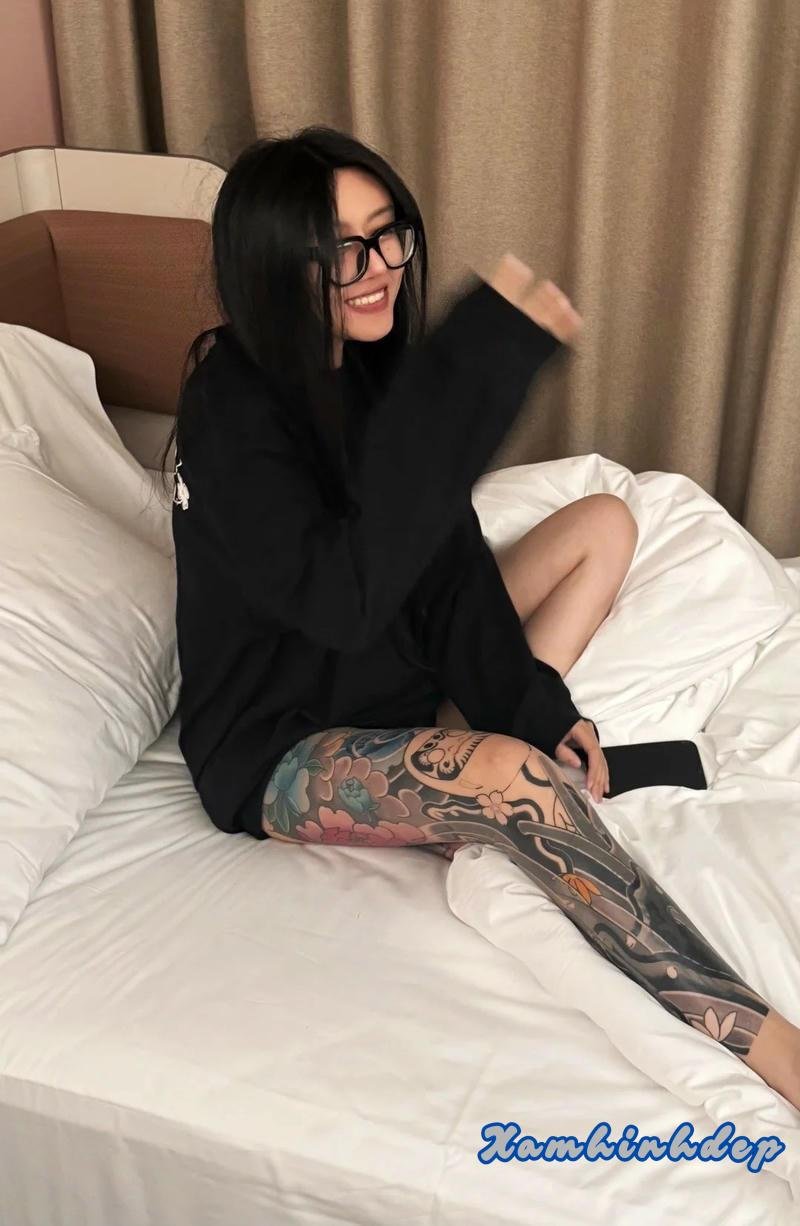 hình xăm full chân độc lạ