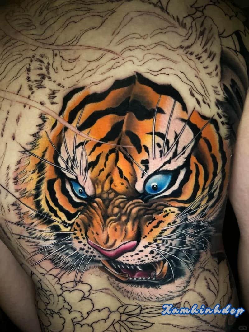 hình xăm hổ phong cách mạnh.