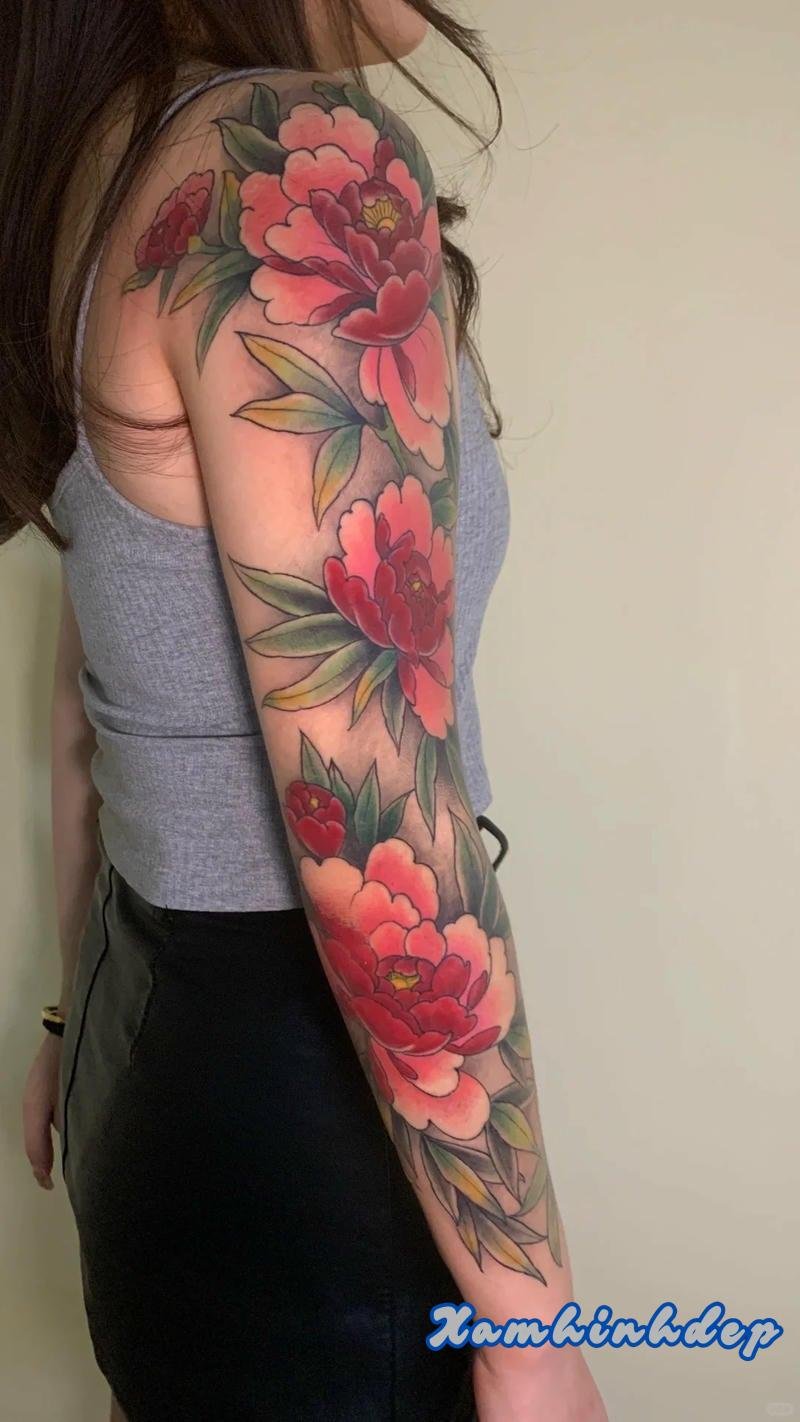 hình xăm hoa mẫu đơn cho nữ tạo điểm nhấn nổi bật.