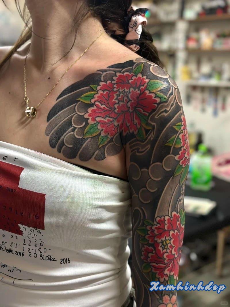 hình xăm hoa mẫu đơn cho nữ thiết kế thanh lịch.