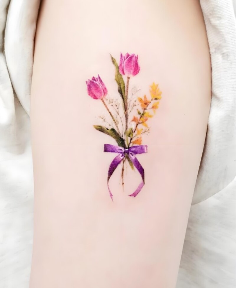 hình xăm hoa tulip cho nữ