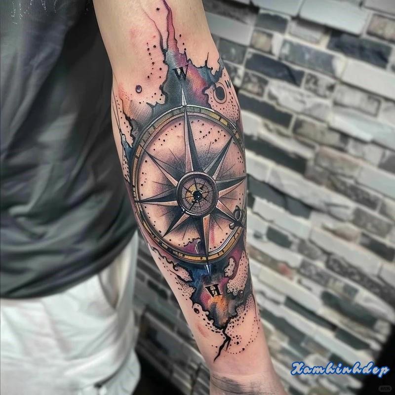 hình xăm la bàn nổi bật.