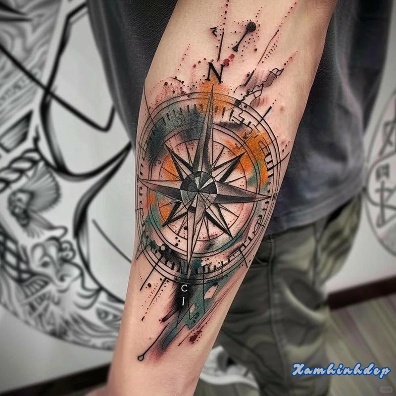 hình xăm la bàn tinh xảo.