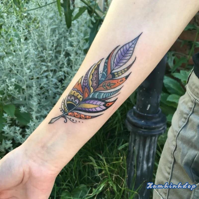 hình xăm lông vũ cá tính.