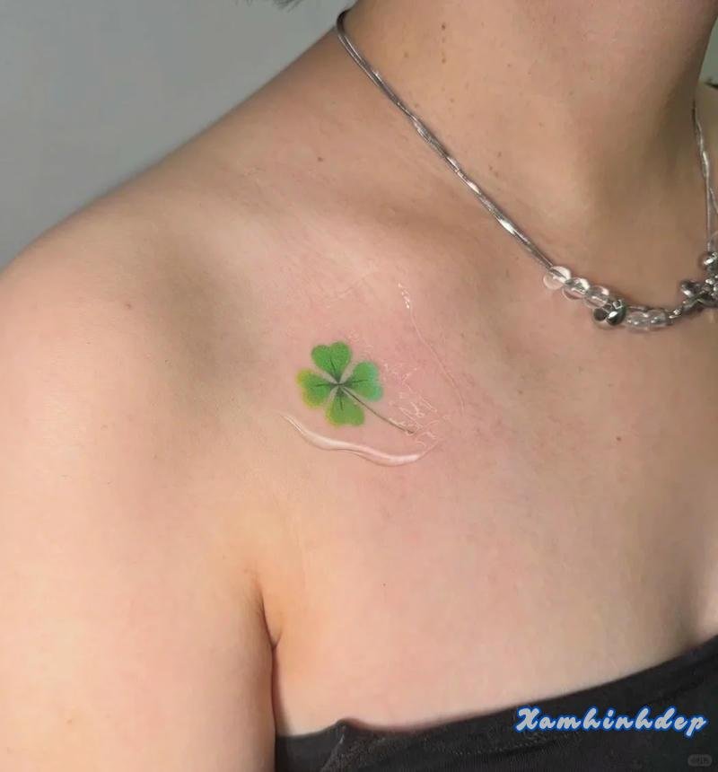 hình xăm may mắn nghệ thuật.