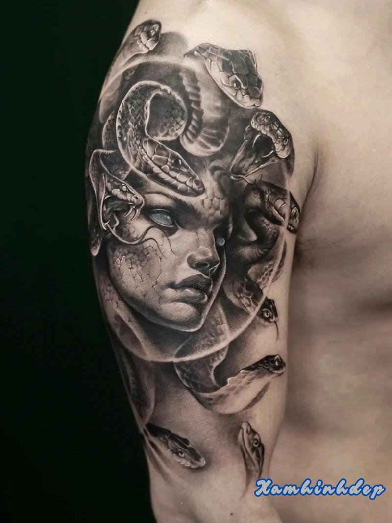 hình xăm medusa sắc nét.