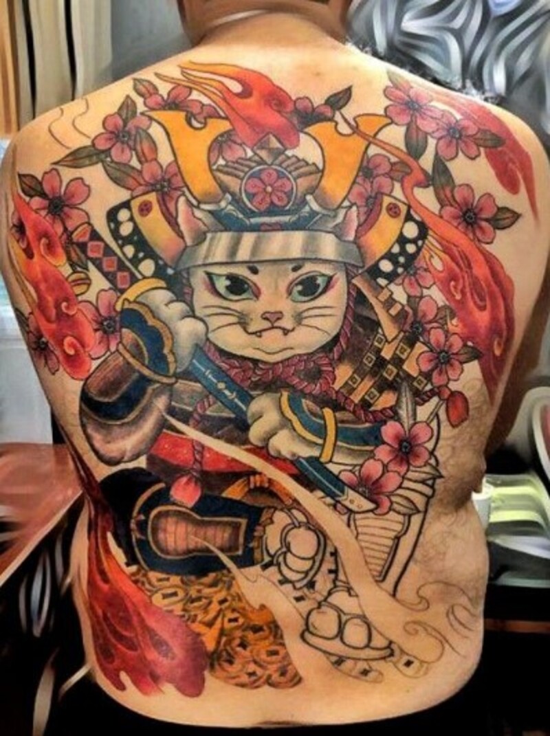hình xăm mèo thần tài samurai cho nam