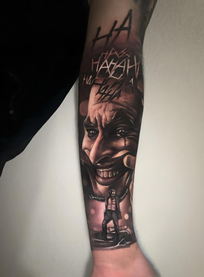 hình xăm miệng cười của joker cho nam