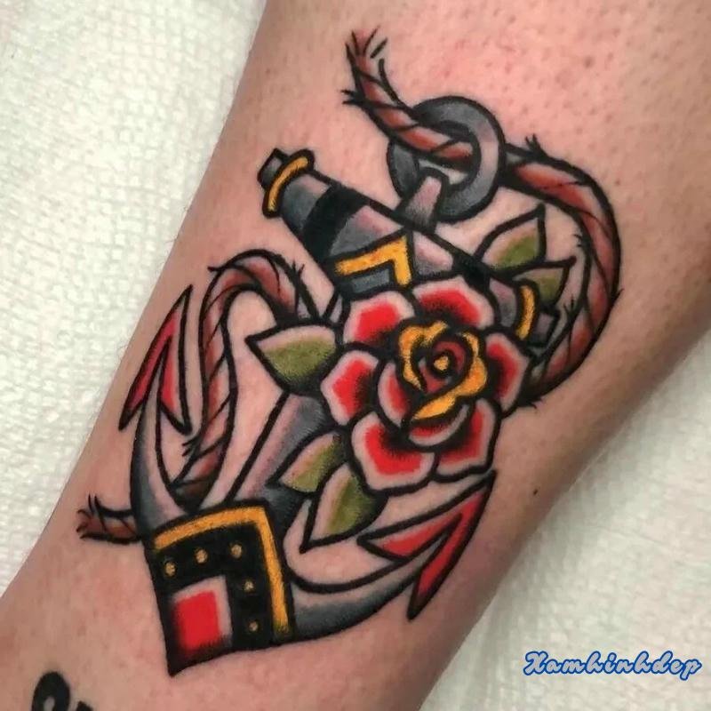 hình xăm mỏ neo sắc nét.