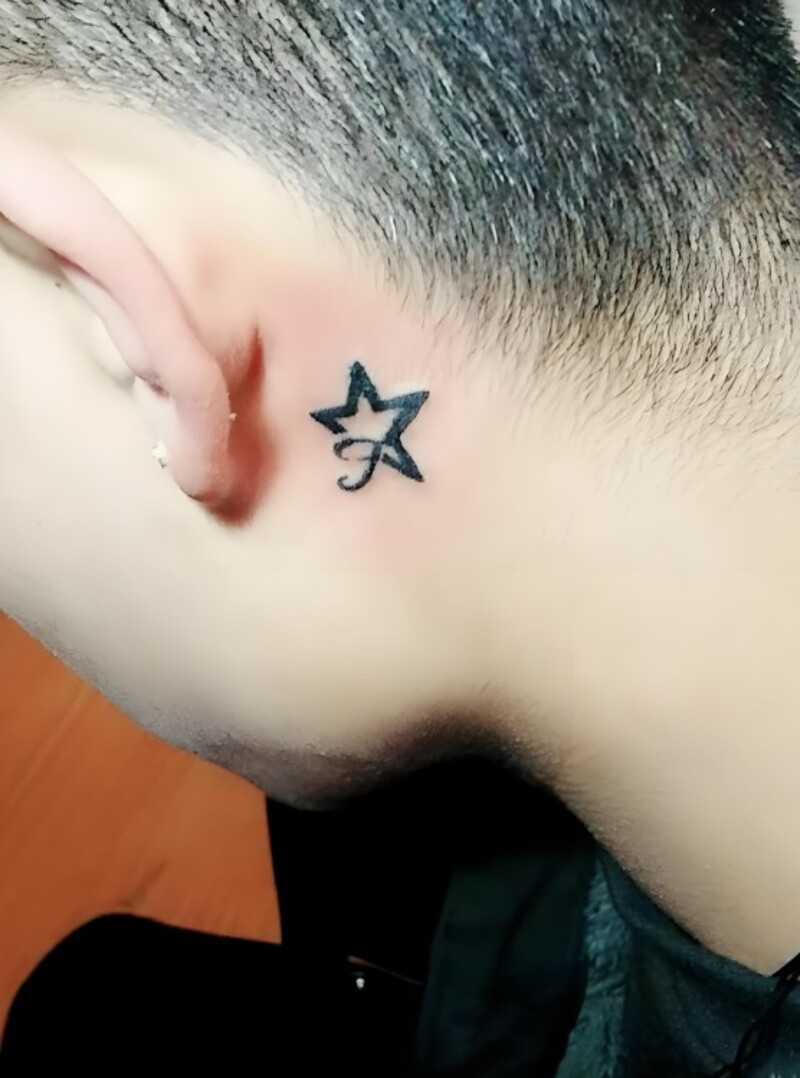 hình xăm ngôi sao nhỏ cho nam mệnh kim